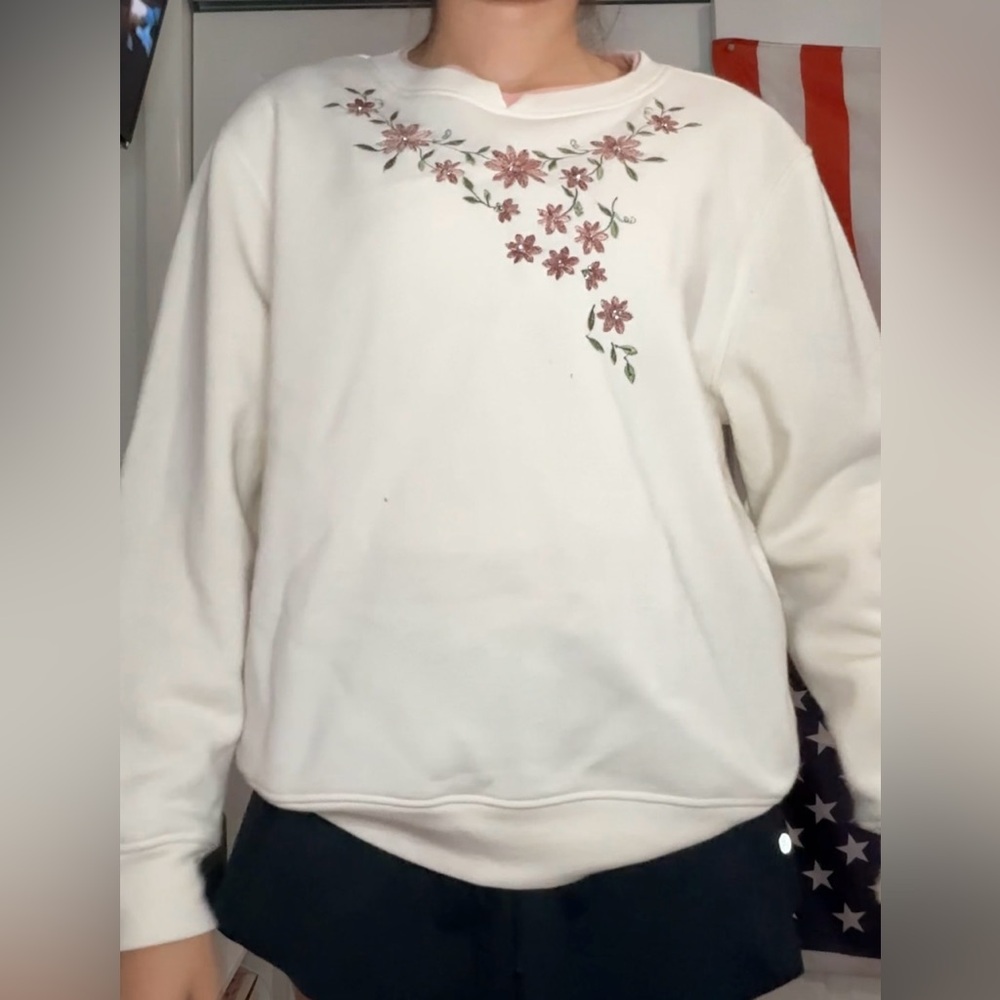 Floral Embroidered Crewneck Sweater - White